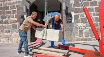 Diyarbakır Hani'de İnşaat Kazısında Mezar Kapağı Bulundu