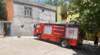 Diyarbakır'da Müstakil Evde Yangın: 3 Kişi Dumandan Etkilendi