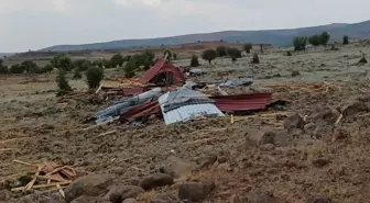 Çermik'te Şiddetli Rüzgar Okulun Çatısını Uçurdu