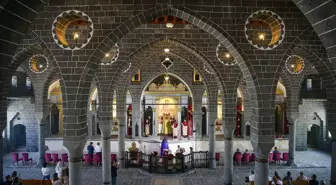 Diyarbakır'da Surp Giragos Ermeni Kilisesi'nde İsim Günü Ayini