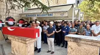 Diyarbakır'da trafik kazasında hayatını kaybeden polis memuru Kırşehir'de toprağa verildi