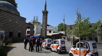 Diyarbakır'da 'turizm polisi' rehberlik hizmetiyle turistlerle esnaf arasında köprü oldu
