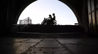 Diyarbakır'ın sıra dışı müezzini yarış motosikletiyle ilgi odağı oldu