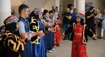 Güneydoğu'da Karneler Dağıtıldı