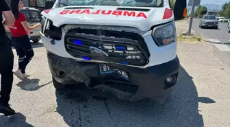Düzce'de Ambulans ile Otomobil Çarpıştı: 2 Yaralı
