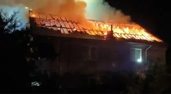 Düzce'de Evde Yangın: Çatı Katı Kullanılamaz Hale Geldi