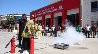 Düzce'de Akaryakıt İstasyonu Çalışanlarına Yangın Güvenliği Eğitimi Verildi