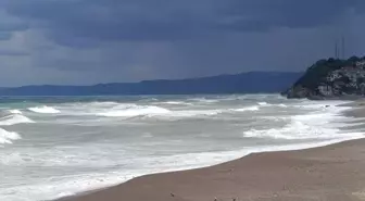 Akçakoca'da Kuvvetli Rüzgar ve Yükselen Dalgalar