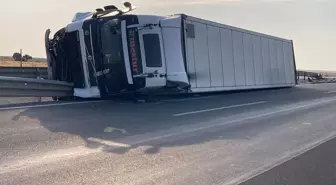 Edirne'de Devrilen Tırın Sürücüsü Yaralandı