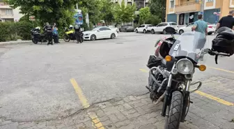 Edirne'de Motosiklet ve Otomobil Çarpıştı: 2 Yaralı