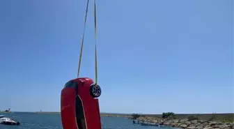 Keşan'da El Freni Unutulan Araç Denize Düştü