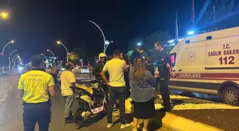 Edirne'de Ticari Taksi ile Elektrikli Motosiklet Çarpıştı: 1 Yaralı