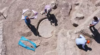Elazığ'da 6 Bin Yıllık Boğa Başlı Sunak Bulundu