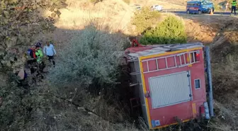 Sivrice'de İtfaiye Aracı Devrildi: 2 Görevli Yaralandı