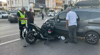 Elazığ'da Trafik Kazası: Motosiklet ile Hafif Ticari Araç Çarpıştı
