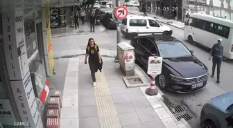 Elazığ'da Hafif Ticari Araçla Minibüs Çarpıştı