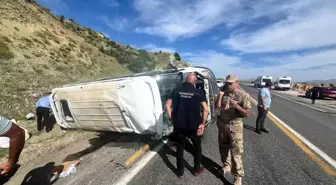 Elazığ'da Köy Minibüsü Takla Attı: 7 Yaralı