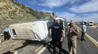 Elazığ'da Yolcu Minibüsü Devrildi: 7 Yaralı