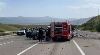 Elazığ'da TIR ve Otomobil Çarpışması: 1 Ölü, 2 Yaralı