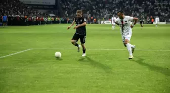 Elazığspor - Vanspor FK Maçı Yardımcı Hakeme Cisim İle İlgili Tatil Edildi