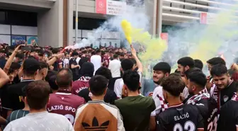 Elazığspor ile Vanspor FK Play-Off Maçında Taraftar Coşkusu