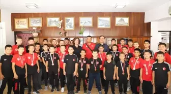 Elmalı Belediyesi'nden Şampiyon Sporculara Ödül