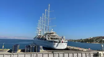 Dünyanın En Büyük Yelkenli Yolcu Gemisi 'Club Med 2' Çeşme'ye Ulaştı