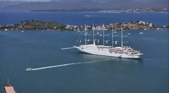 Club Med 2 Yelkenli Yolcu Gemisi Fethiye Körfezi'ne Demirledi
