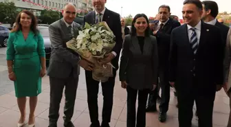 Enerji Bakanı Alparslan Bayraktar Manisa Valiliği'ni Ziyaret Etti