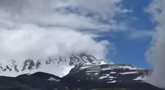 Erciyes Dağı'na Mayıs'ta Kar Yağdı
