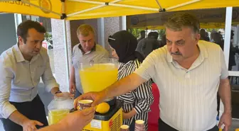 Erdemli'de Sağlık Çalışanlarına Limonata İkramı