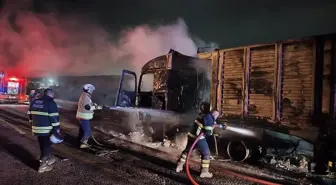 Hatay'da Seyir Halindeki Tırda Yangın Çıktı
