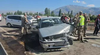 Erzincan'da Zincirleme Trafik Kazası: 5 Yaralı