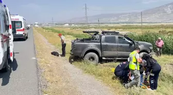Erzincan'da Kamyonet Devrildi: 3 Yaralı