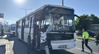 Erzincan'da Otobüs ile Tır Çarpıştı: 3 Yaralı