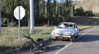 Erzurum'da Otomobil ile Elektrikli Bisiklet Çarpıştı: 3 Yaralı