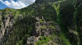 Hırçer Kalesi'nin Tarihi Güzellikleri Dronla Görüntülendi