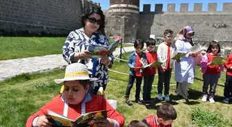 Celal Akın İlkokulu Öğrencilerinden Erzurum Kalesi’nde Okuma Etkinliği
