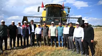 Vali Çiftçi, Öğrencilerin Hasatına Katıldı