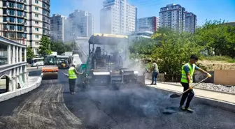 Esenyurt'ta 27 Bin Ton Asfalt ve 159 Bin Metrekare Parke Yol Yapıldı