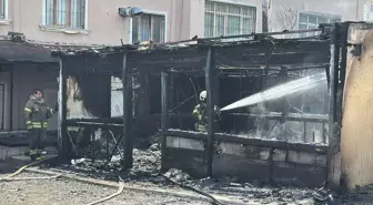 Esenyurt'ta Öğrenci Yurdu Bahçesinde Yangın