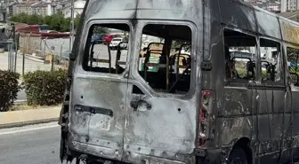 Esenyurt'ta Servis Minibüsünde Yangın Çıktı