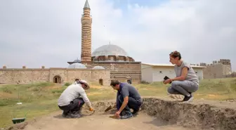 Van Kalesi'nde Osmanlı Kışlası İzleri Bulundu