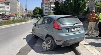 Eskişehir'de Kontrolden Çıkan Cip, 3 Araca Çarptı: Sürücü Yaralandı
