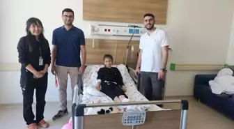 9 Yaşındaki Kız Çocuğunun Midesinden Saç Yumağı Çıkarıldı