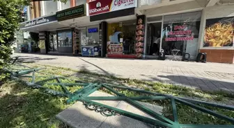 Eskişehir'de Otomobil Kaldırıma Çarptı: Sürücü Alkollü