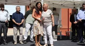 Eskişehir'de Çocuk Evleri Sitesinden yetişerek iş hayatında başarılı olan kişilere ödülleri verildi