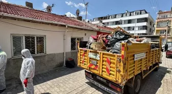 Eskişehir'de Müstakil Evden 2 Kamyon Çöp Çıkartıldı