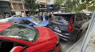 Eskişehir'de Park Halindeki Araçlara Çarpan Sürücü Yaralandı