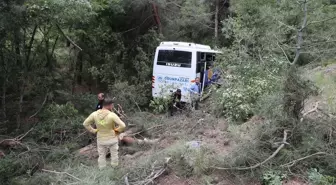 Eskişehir'de Tırmanma Yarışı Görevlilerini Taşıyan Midibüs Kaza Yaptı: 28 Yaralı